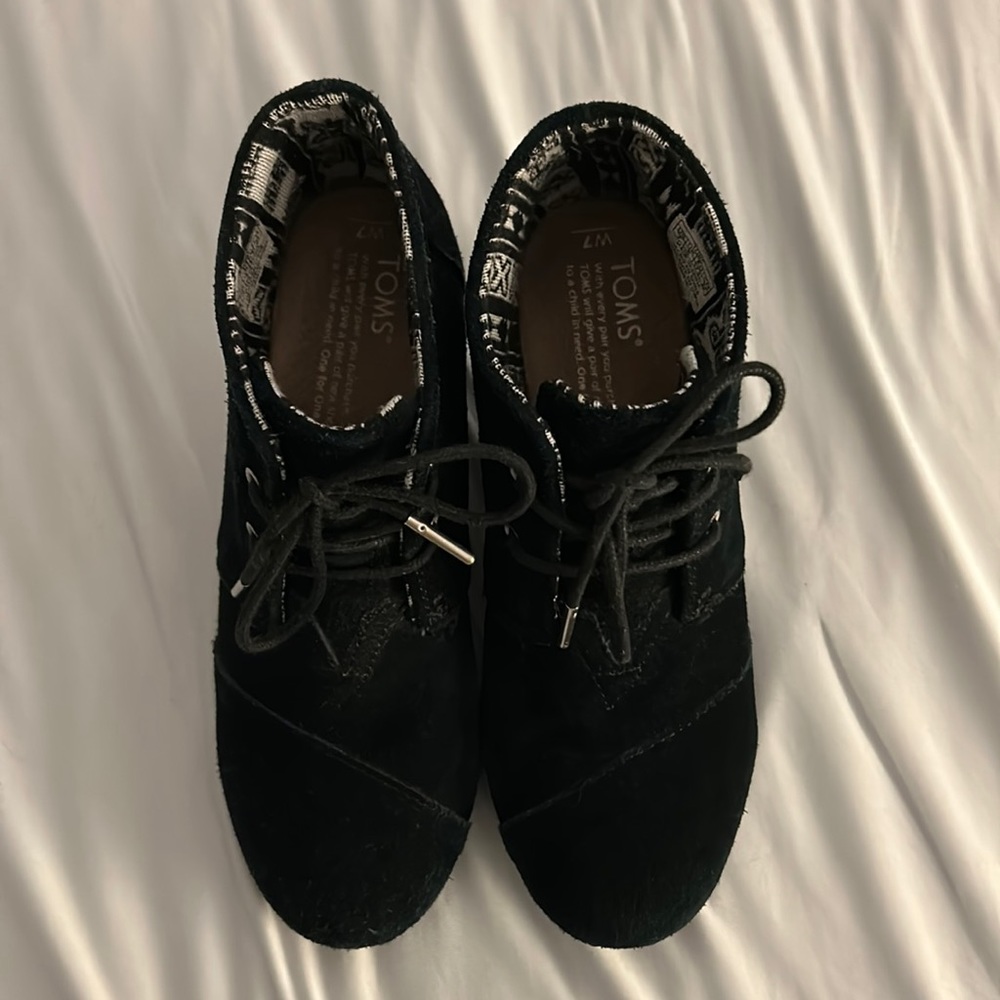 Like New, Black Size 7 Toms Wedges
